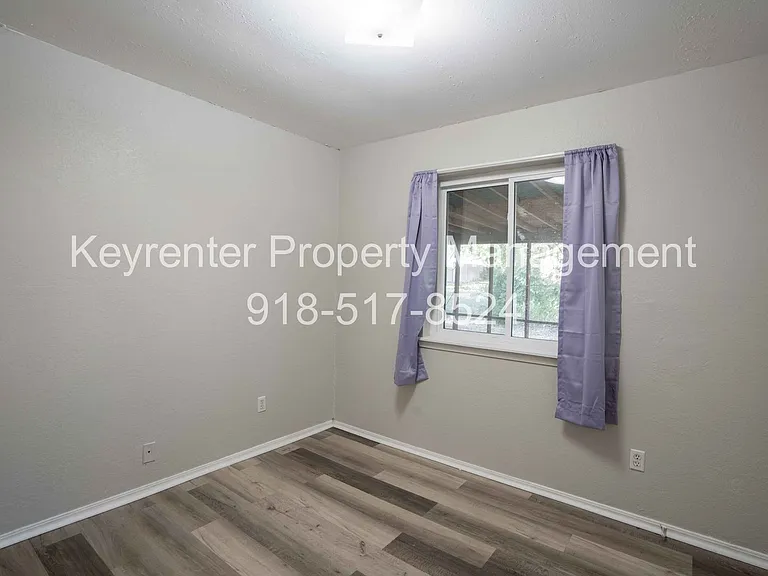 205 E Marshall St — Photo 12