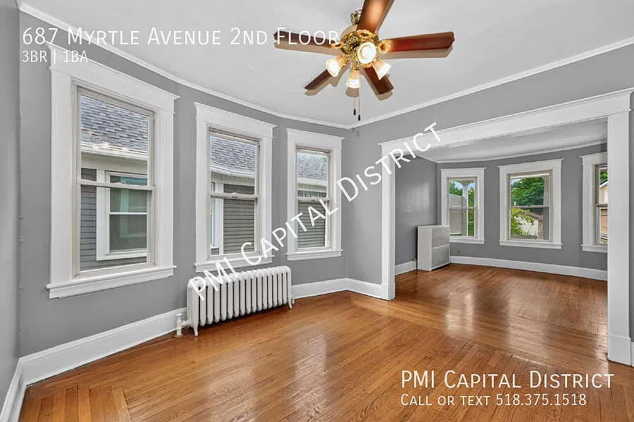 Spacious 3 Bedroom Second-Floor Apartment with Private Deck Near Albany Med — Photo 3