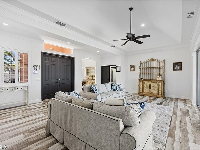 2202 Grove Dr — Photo 22