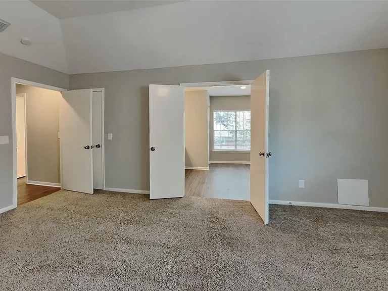 1031 Cascade Creek Dr — Photo 8