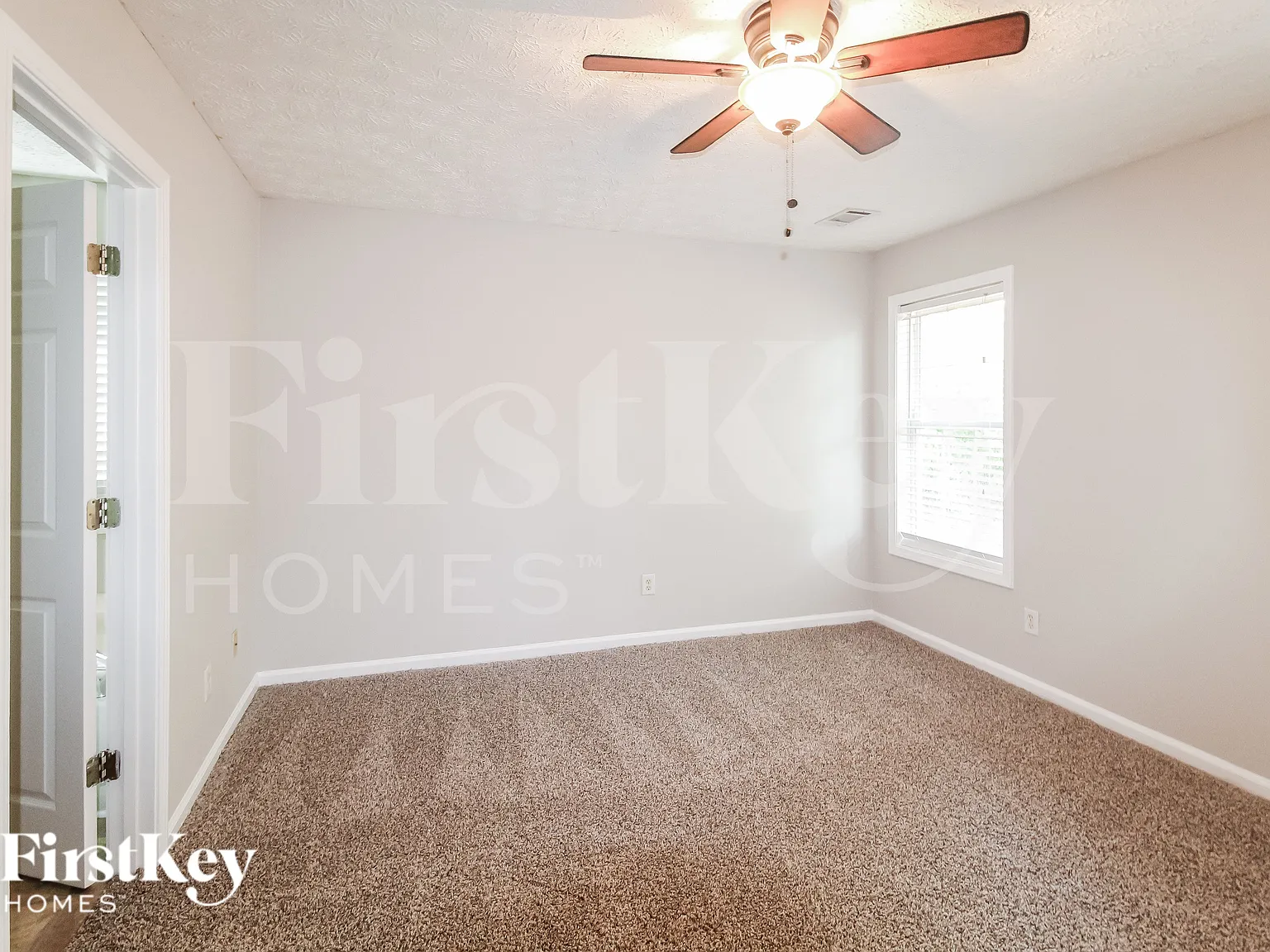 3 bed, 2.0 bath, 1366 sqft, $2,210 — Photo 4