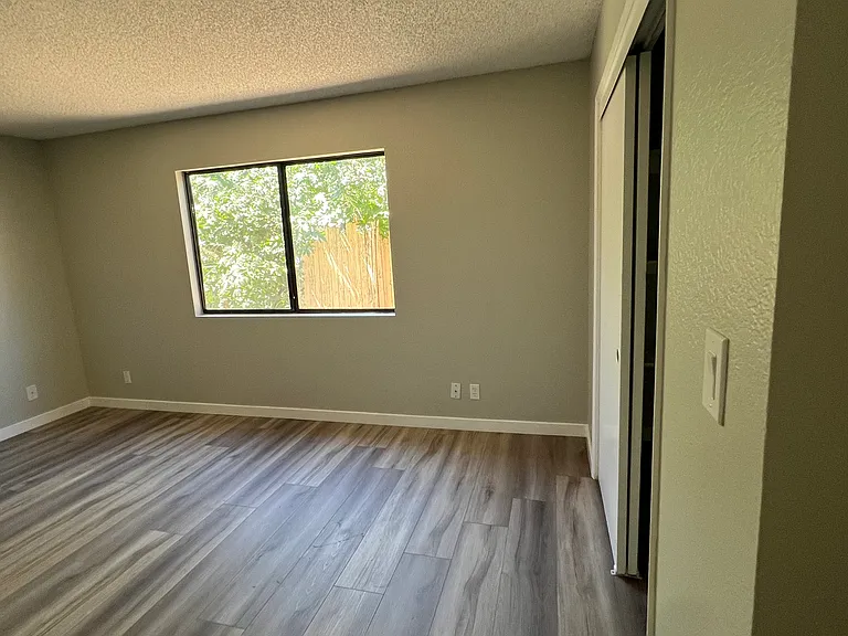 9208 Langdon Ave — Photo 28