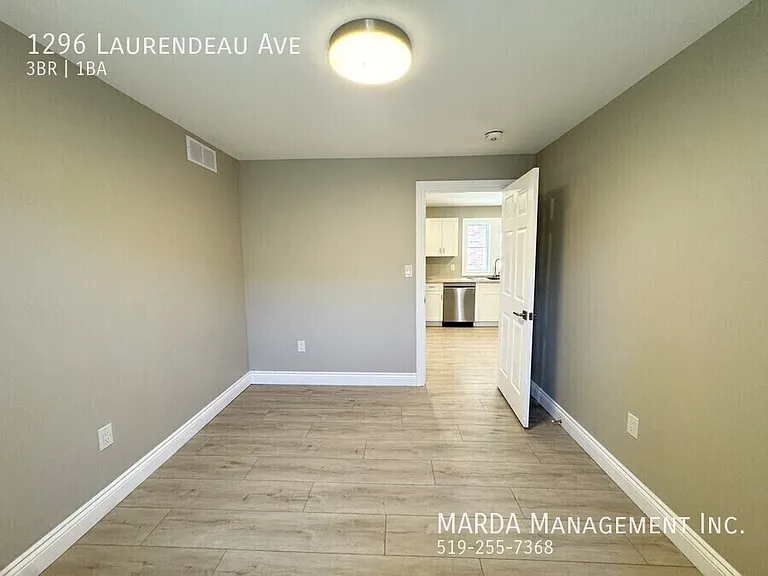 1296 Laurendeau Ave — Photo 16