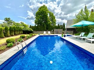 10 Rampasture Rd, Hampton Bays, NY 11946