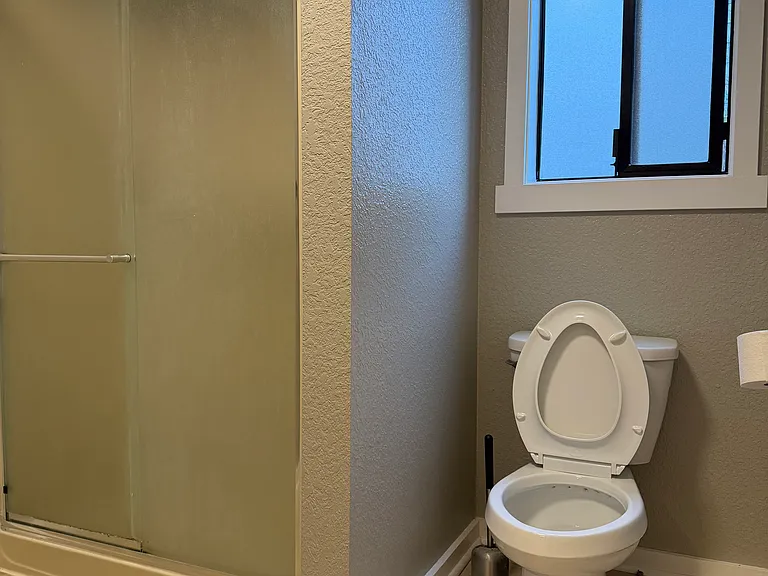 master bedroom bathroom