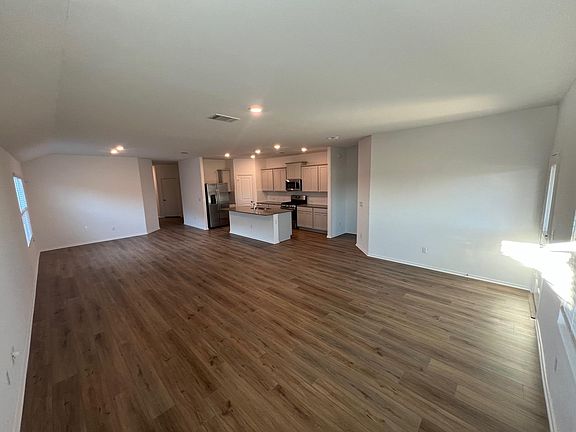 4th image of 295 Silver Glen Dr
