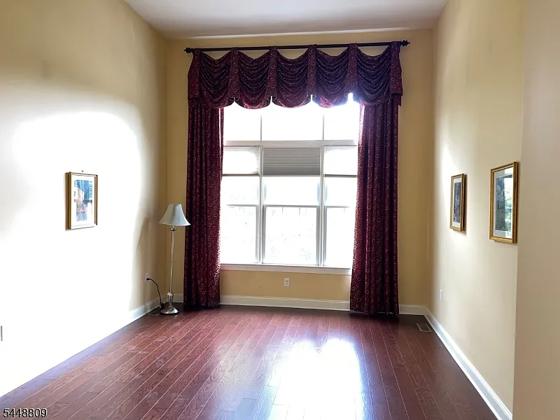 3 bed, 3.5 bath, 2975 sqft, $4,200 — Photo 2