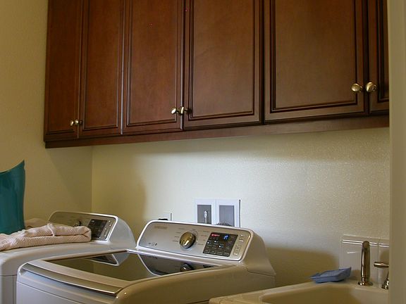 Well appointed Laundry Rm