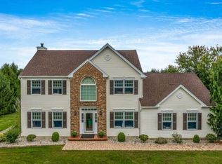 5 Foxwood Ln, Phillipsburg, NJ 08865