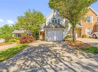 27 Cedar Knoll Dr, Greensboro, NC 27407