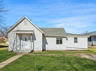 415 E Buchanan St, Winterset, IA 50273