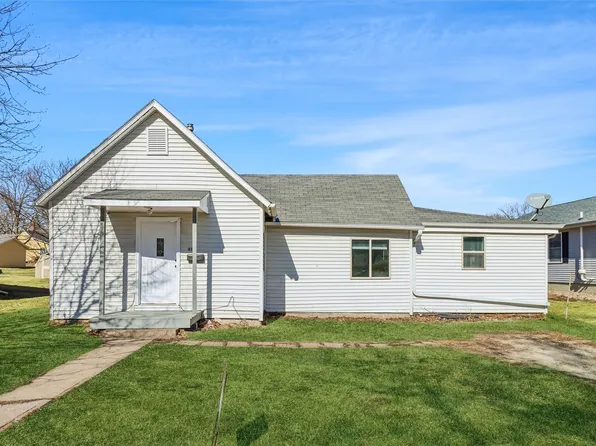 415 E Buchanan St, Winterset, IA 50273