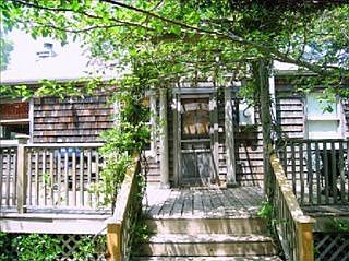 1st image of 21 Pine St