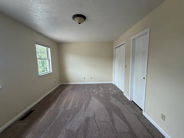 Sleepy Hollow Townhomes — Photo 27