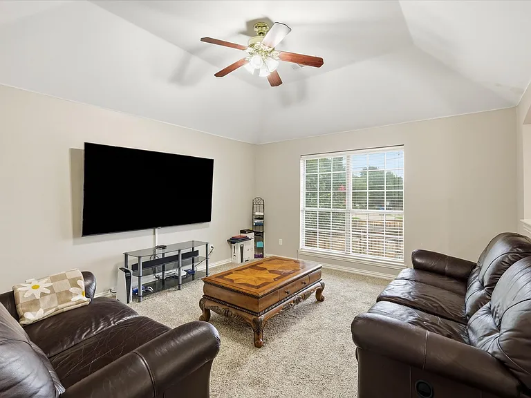 600 Raintree Cir — Photo 14