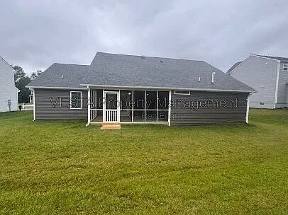 3 bed, 2.0 bath, 1652 sqft, $2,695 — Photo 2
