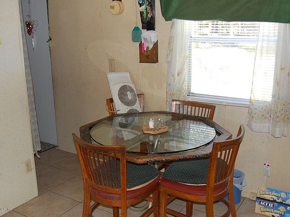 3rd image of 980 Bea Ln