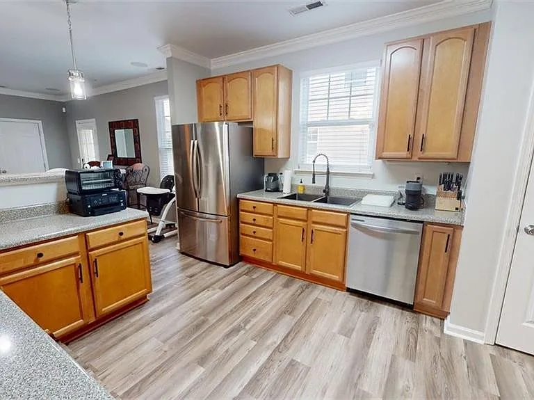 225 W Gilbert St — Photo 4