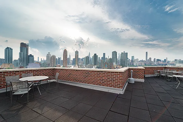 Rented by Modern Spaces | media 32