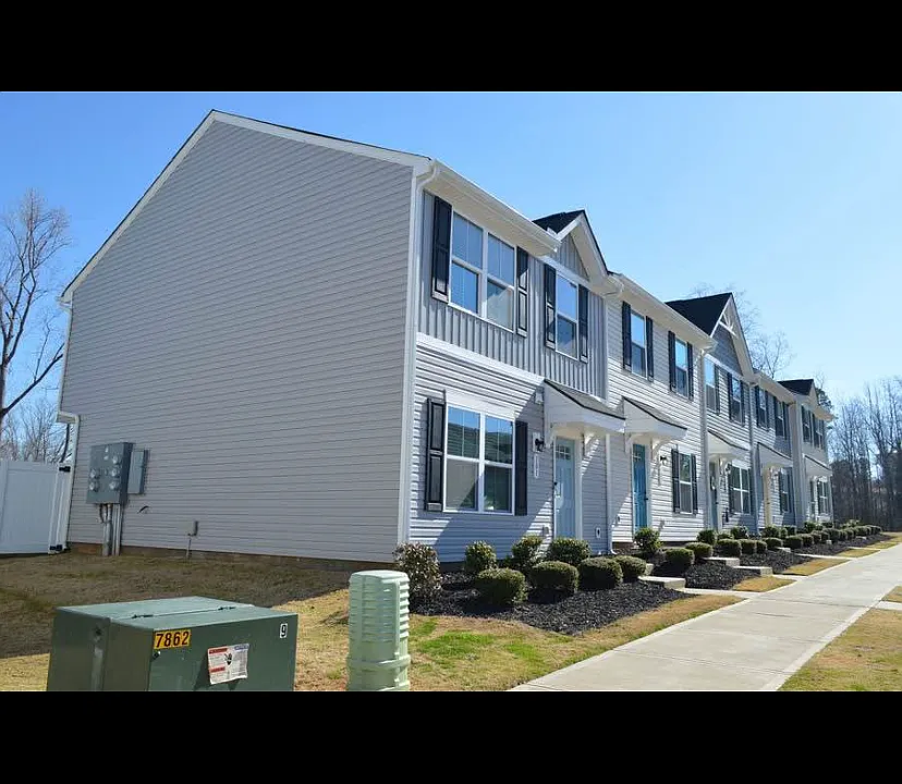 101 Forthside Way