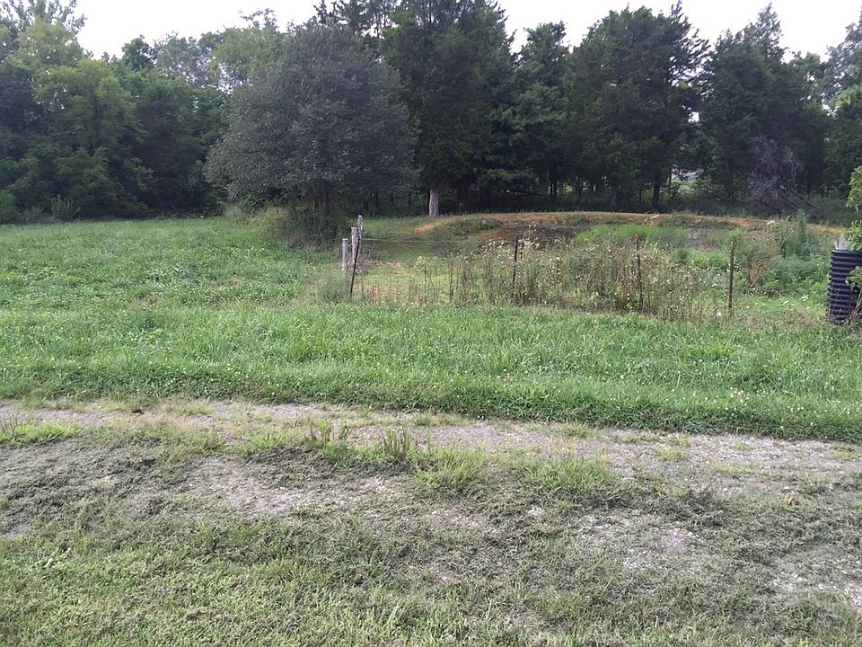 2nd image of 900 Horn Rd