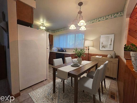 5th image of 2604 Serra Dr