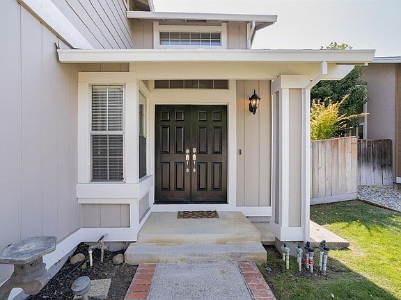 3rd image of 773 Vintage Ave