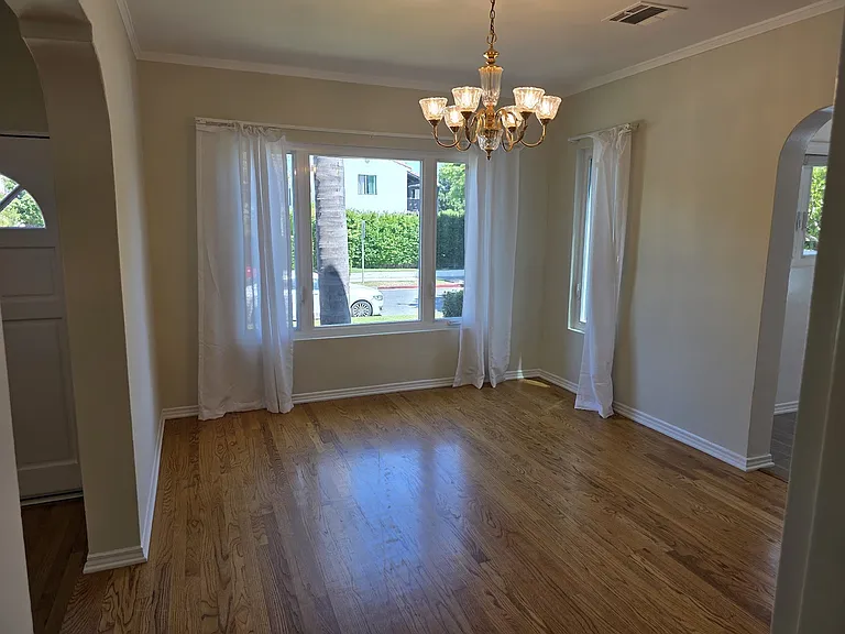 153 S Swall Dr — Photo 8