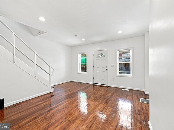 4th image of 2631 S Holbrook St