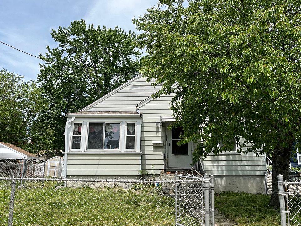 1st image of 384 Burnsford Ave