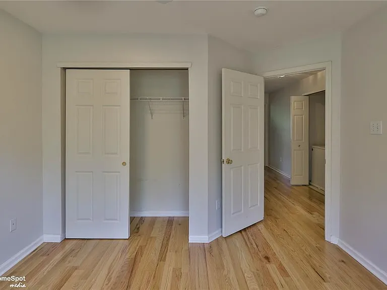 8149 Cross Creek Cir — Photo 32