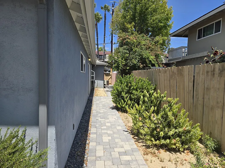 6925 Hyde Park Dr — Photo 27