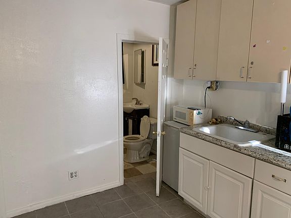 4th image of 3934 N Mountain View Ave #A
