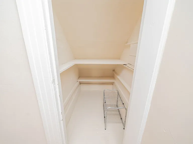 38 Glen Avenue — Photo 18