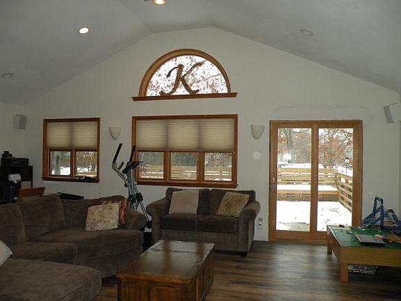 4th image of 412 Crestwood Ct