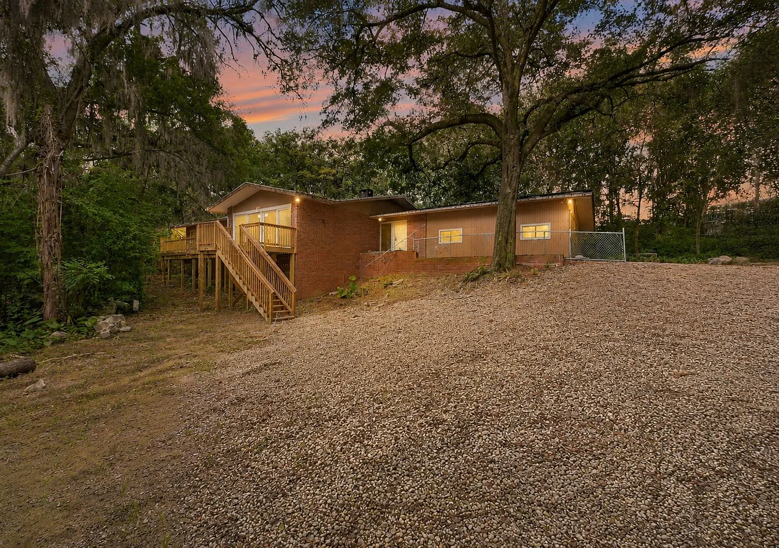 Large 9 Bedroom House In Walking Distance to Sorority Row — Photo 1