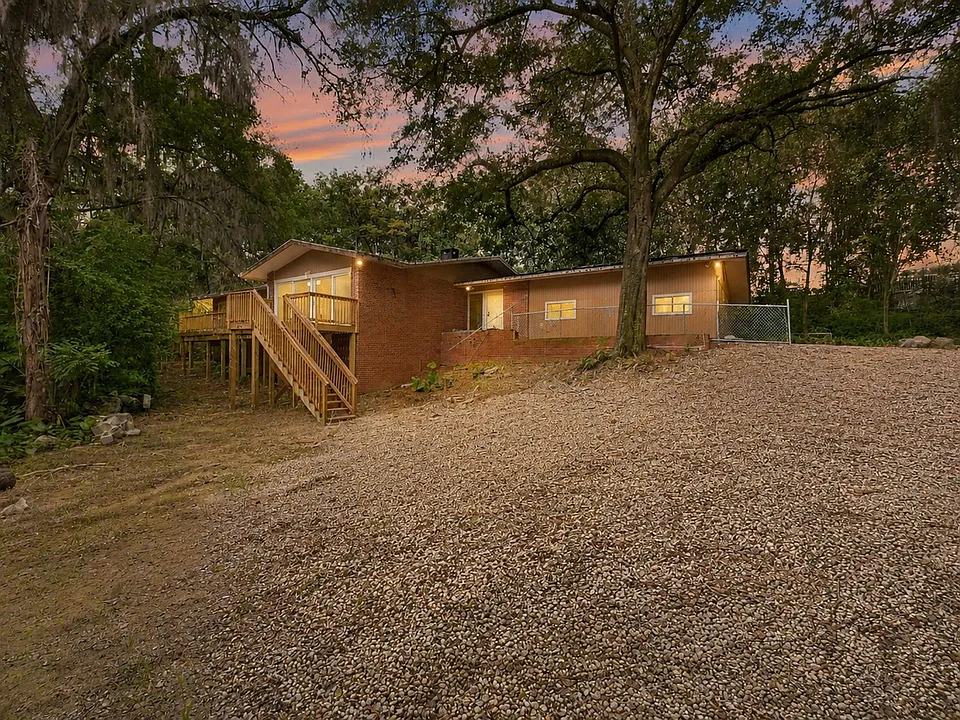 1000 SW 9th St