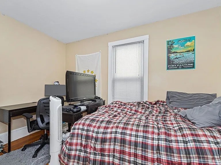 44 Hillside St #2E — Photo 15