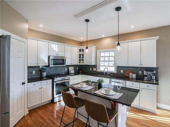 1819 Madison Dr, Coraopolis, PA 15108