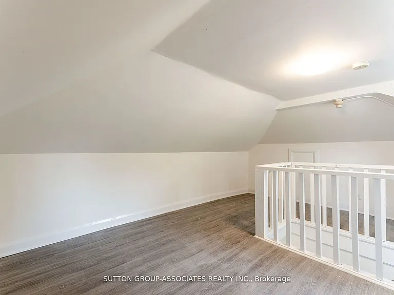 1610 Dundas St W #2 — Photo 20