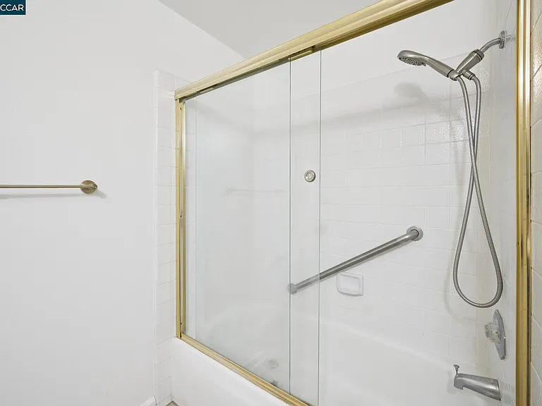 2137 Presidio Ct — Photo 32