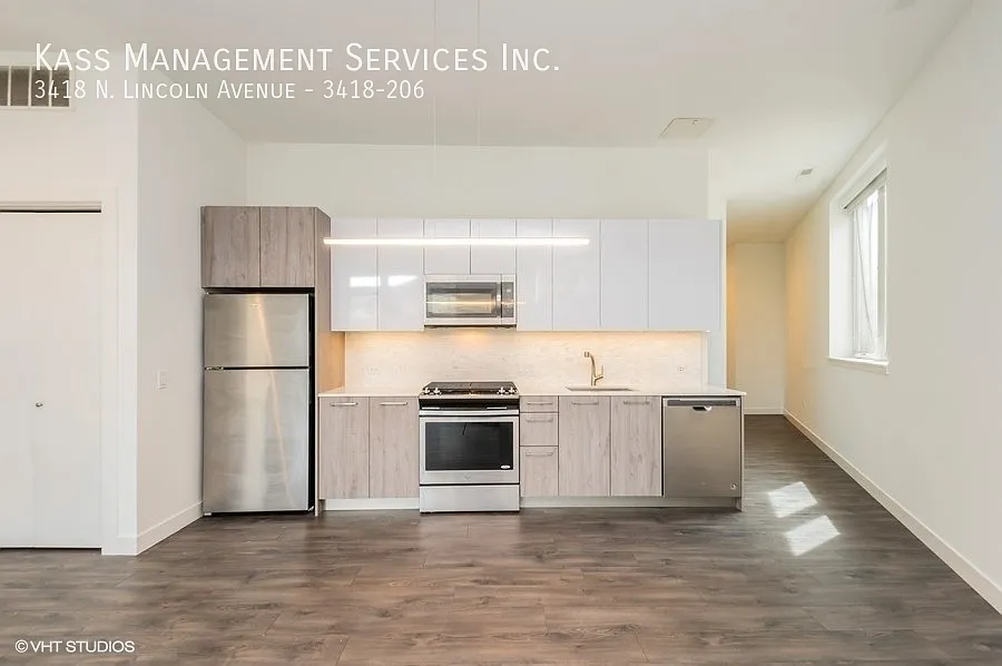 Photo 1 of 15 - 3418 N Lincoln Ave #206 - Chicago, IL Primary Photo - 3418 N Lincoln Ave #206