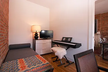 Rented by R New York