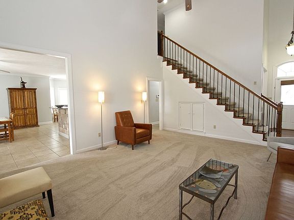 3rd image of 24 Flagstone Dr
