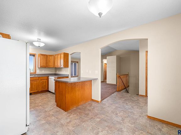 5th image of 808 S Whitewood Ave