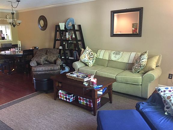 3rd image of 48 Somersett Dr