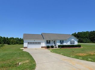 16 Majestic Ln, Clayton, NC 27520