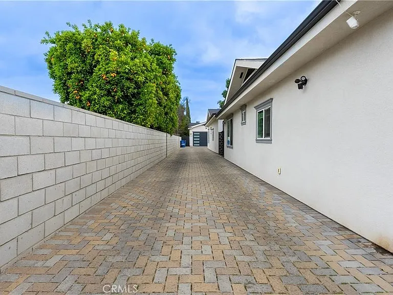 6940 Peach Ave — Photo 63