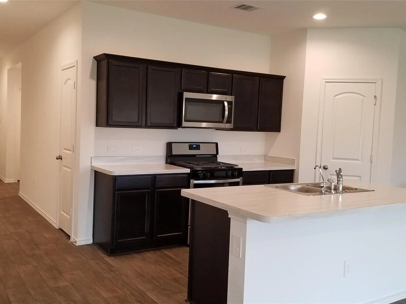 4 bed, 1835 sqft, $2,095 — Photo 3
