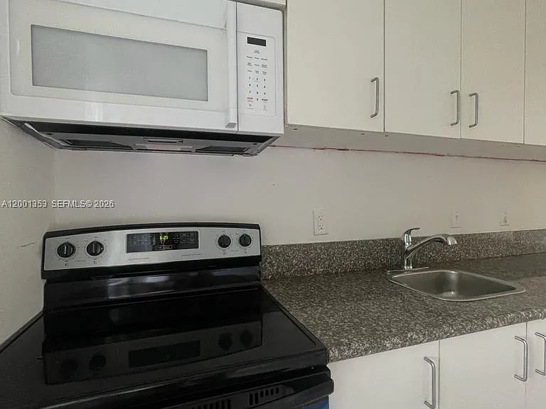 4729 NW 15th Ave #4727 — Photo 3